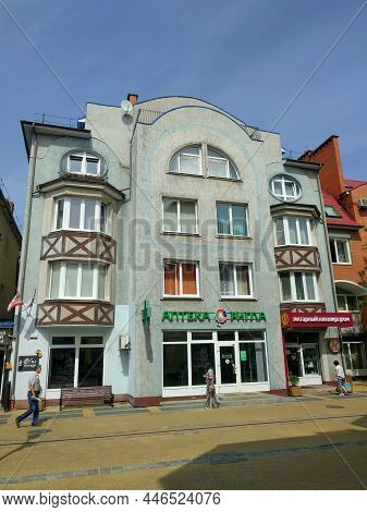 Zelenogradsk, Russia - August 07 2019: Facade View Of A Building On The Kurortny Prospekt, Pedestria