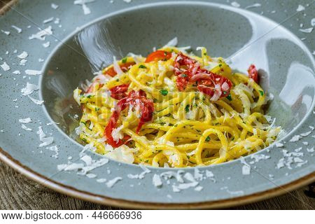Spaghetti Oli Olio With Garlic Macro Close Up