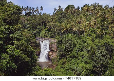 Tegenungan waterfall