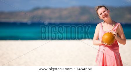 schöne Frau im Urlaub