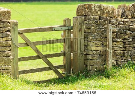 Rustic Gate In Drystone Wall In Bibury England Uk.