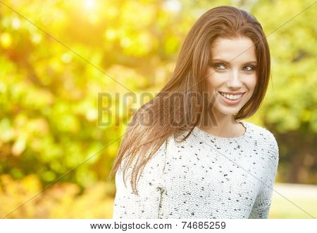 Beautiful woman in autumn park 
