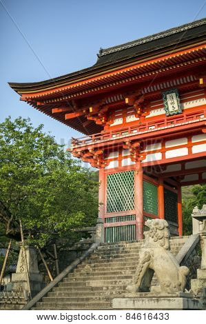 A temple gate in the centre of Kyoto, Japan