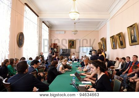 ST. PETERSBURG, RUSSIA - JUNE 22, 2015: Press-conference during the Saint Petersburg scientific forum 