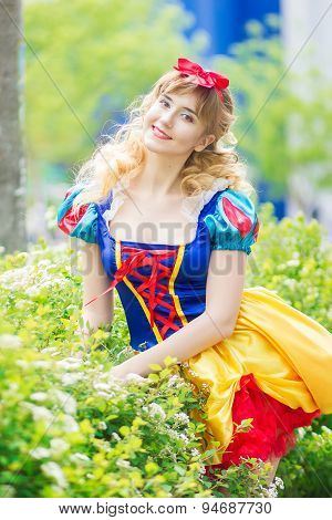 Woman posing in the green bushes
