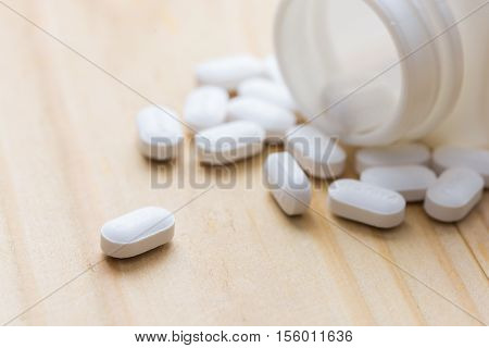 Oral medicine paracetamol white pills on wood table