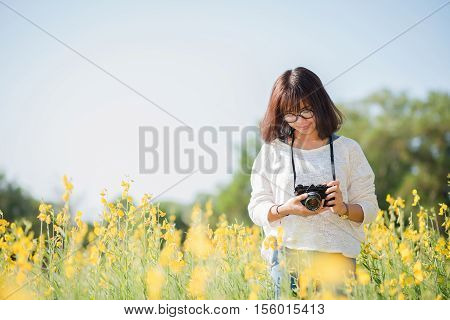 Young woman with camera in the Sunhemp garden