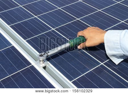 Hand Tightening Solar Panel Clamp with Torque Wrench