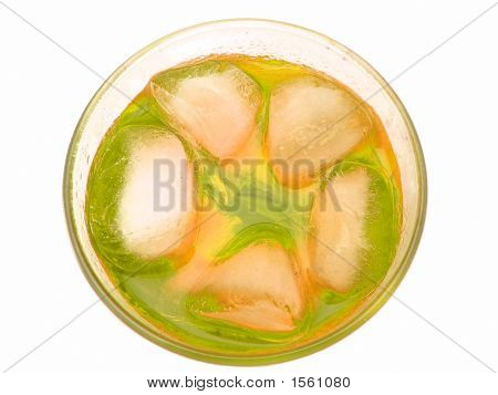 Orange aromatiseret Drink med isterninger