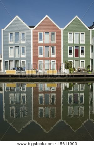 Farvede træhuse i Caribien stil