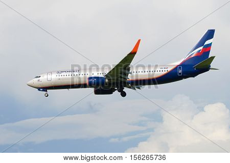 SAINT PETERSBURG, RUSSIA - AUGUST 24, 2016: Coming in to land at Pulkovo airport aircraft Boeing 737-8LJ 