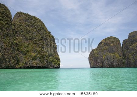 phi phi-saarella lagoon beach-kalvon