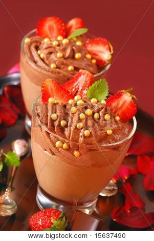 Chocolate e Mousse de torrone com morango