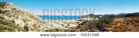 Panoramiczny widok na plażę Tsampika. Wyspa Rodos, Grecja.