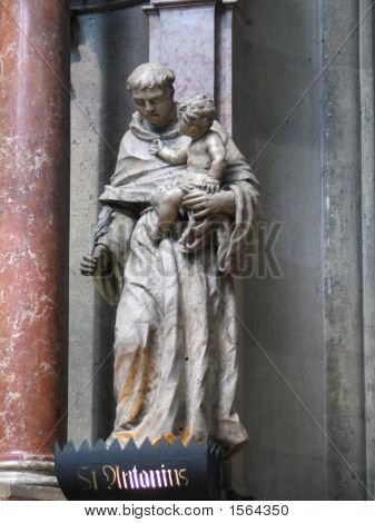 St. Antonius staty