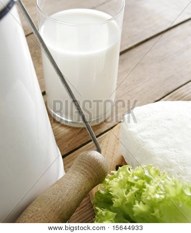 frische Milch und etwas Hüttenkäse