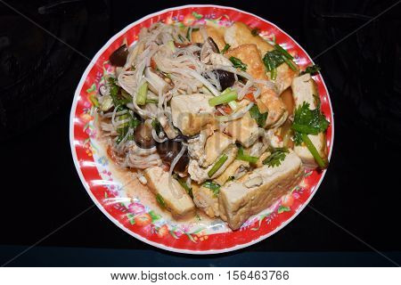 Tofu Sauce With Enokitake And Mushroom