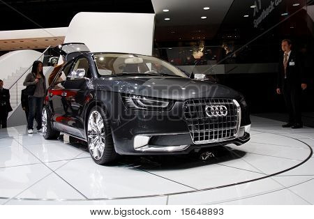Parigi, Francia - 02 ottobre: Vista frontale di Paris Motor Show 2008, Audi A1 Concept,