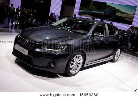 Parigi, Francia - 30 settembre: Lexus CT 200h al Salone di Parigi il 30 settembre 2010 a Parigi.