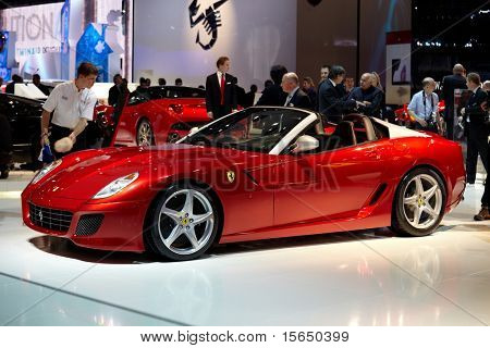 Paříž, Francie - 30. září: Paris Motor Show v září 30, 2010, ukazující Ferrari SA APERTA, sid