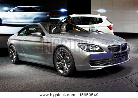 PARIS, Frankrig - SEPTEMBER 30:BMW Concept 6-serie Coupe på Paris Motor Show September 30, 2010 i