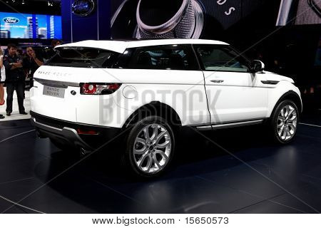 PARIS, Franciaország - szeptember 30.: Párizsi Autószalonon a szeptember 30, 2010-es párizsi, Range Rover E mutató