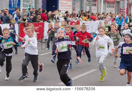 DNEPR UKRAINE - SEPTEMBER 25 2016:Young participants hurrying to finish line during kids section of 
