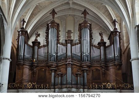BOURDEAUX, FRANCE - JULY 5, 2016: Pipe organ in the Bordeaux Cathedral in Bordeaux, Aquitaine, France.