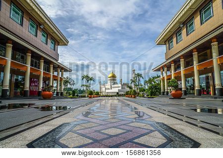 Omar Ali Saifuddien Mosque and Yayasan Shopping Complex,Bandar Seri Begawan Brunei Darussalam.The two nearby beautiful buildings and attraction in Brunei Darussalam.
