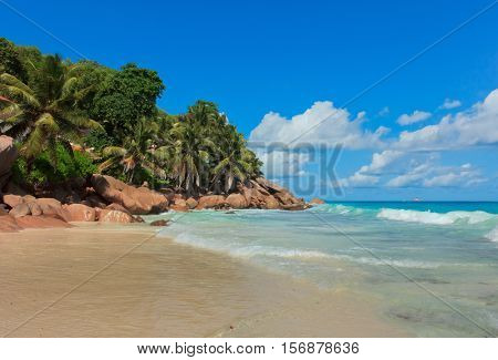 Breaking Big Waves LaDigue Stones 