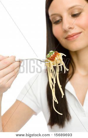 Italienische Küche - gesunde Frau essen Spaghetti-Sauce