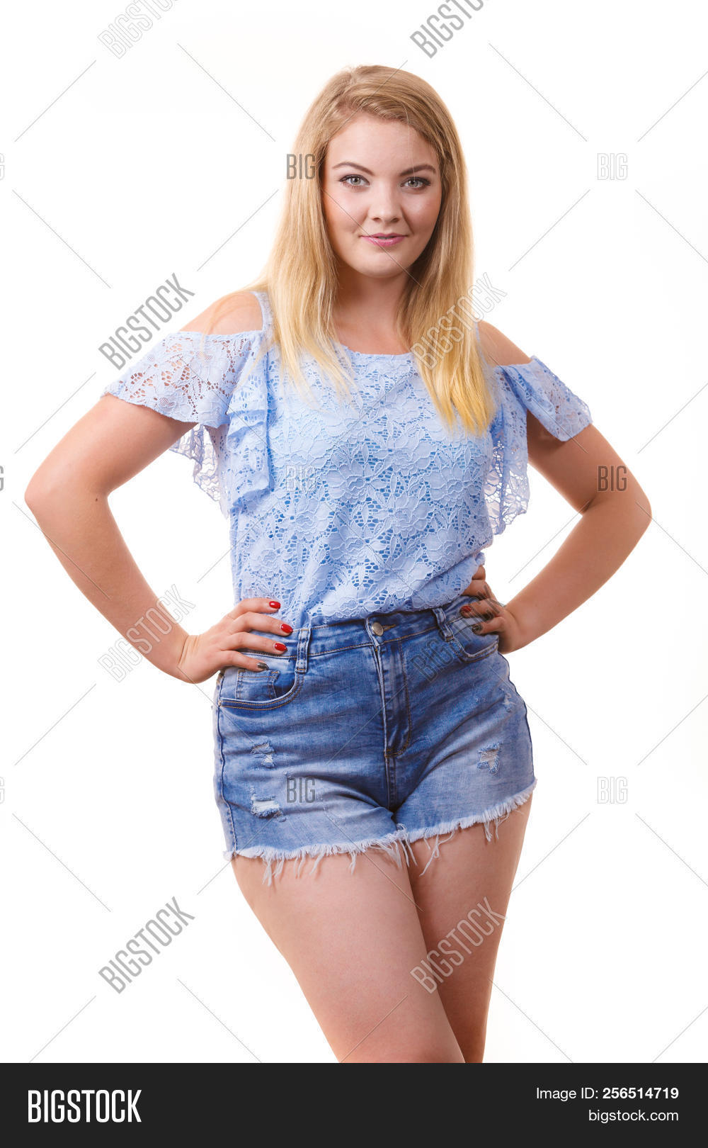 girl wearing short jeans