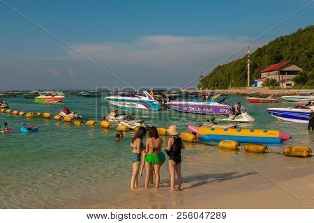Koh Larn, Thailand - October 23, 2016: A Beach This Is One Of The Nice Beaches Of Koh Larn On A Sunn