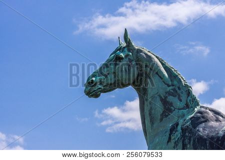 Edinburgh, Scotland, Uk - June 14, 2012: Closeup Of Horse Statue Of King Tom Looking At Firth Of For
