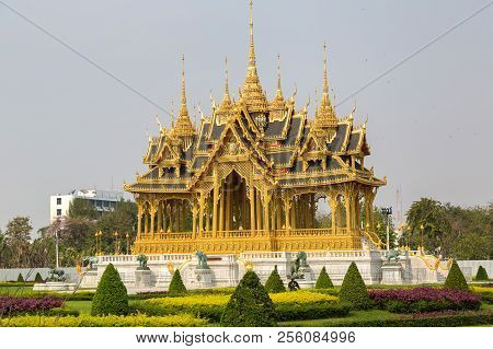 Memorial Crowns Of The Auspice In Bangkok, Thailand In A Summer Day
