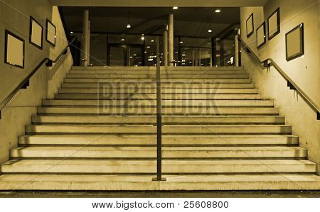 breite Treppe bis