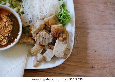 Minced Pork Sausage, Fermented Rice Noodle & Vegetable Served With Chili Sauce. Vietnamese Food Call