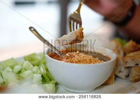 Minced Pork Sausage, Fermented Rice Noodle & Vegetable Served With Chili Sauce. Vietnamese Food Call