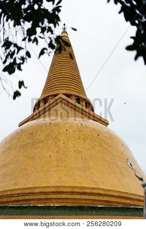 Phra Pathom Chedi (big Pagoda), Nakhon Pathom Province, Thailand. It Is Very Beautiful