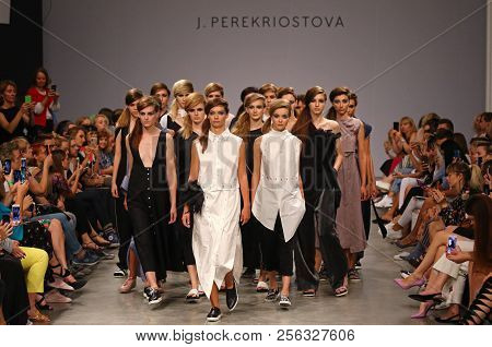 Ukrainian Fashion Week Ss19: Collection By J.perekriostova