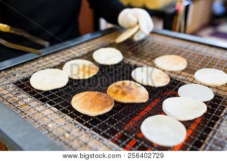 Grilled rice cracker