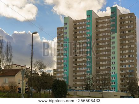 Boeblingen,germany - January 21,2018: Eugen-bolz-strasse This Is An Old Highrise With Many Apartment