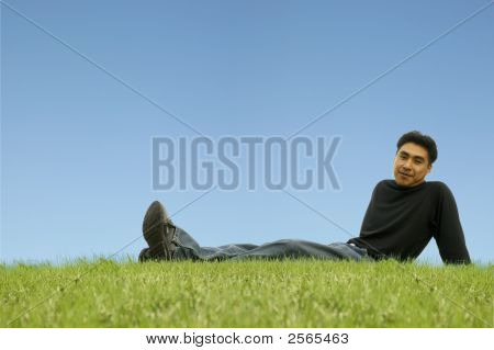 Ontspannen door het gras