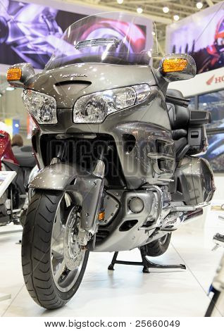 เคียฟ ยูเครน - 7 เมษายน: รถมอเตอร์ไซด์ Honda goldwing ใหม่จะจัดแสดงใน Speci นานา VII