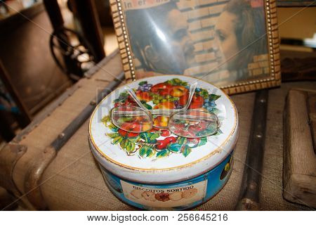 Nova Lima, Brazil - August 25, 2018: Collection Of Old Things Used And Without Restoration In Arts M