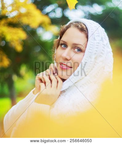 beautiful young plussize model   in the autumn park
