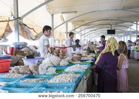 Tashkent, Uzbekistan - August 22, 2018: People At Chorsu Bazaar In Tashkent, Uzbekistan.