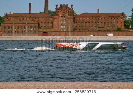 Saint Petersburg, Russia - August 23, 2018: Pleasure Boat On The Neva River In Front Of The Prison C