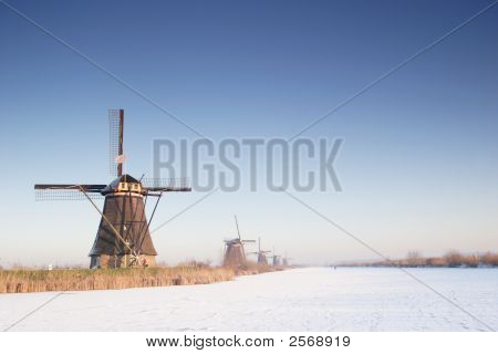 Windmühlen in winter