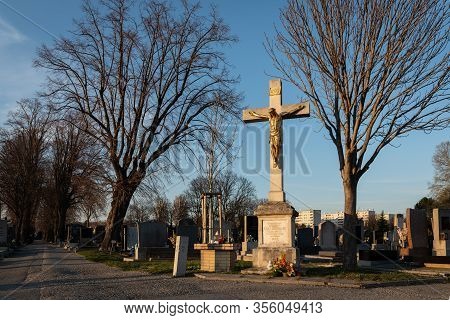 Vienna, Austria - March 14, 2020: Crucifix In Cemetery Of Jedlesee In Vienna On A Clear Day In Early